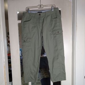 Tommy Hilfiger capris lots of pockets army green